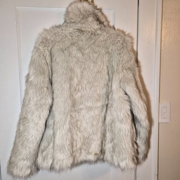 NWOT Venus Faux Fur Coat Small (Oversized) Ivory White Grey Tipping Hook Closure - Picture 5 of 11